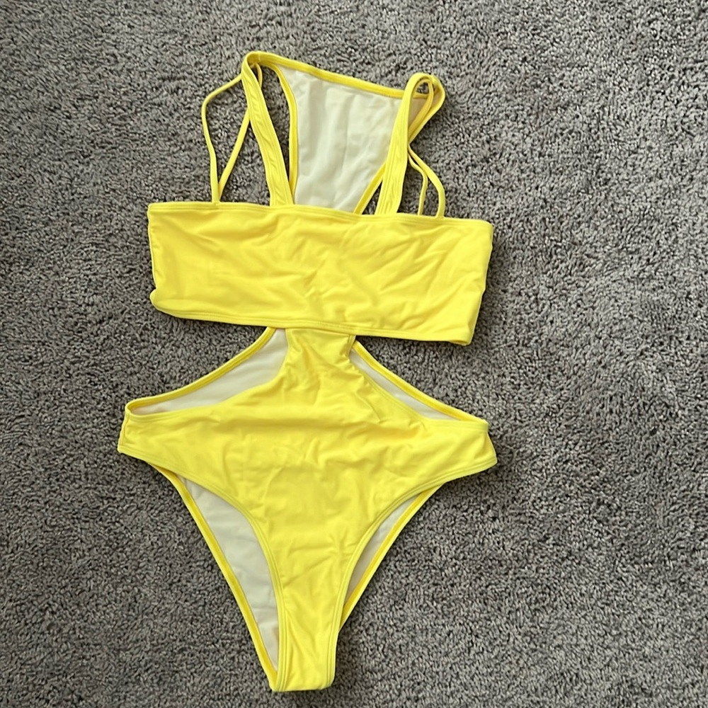 NWOT SHEIN Yellow Cut Out One Piece Swimsuit- Medium